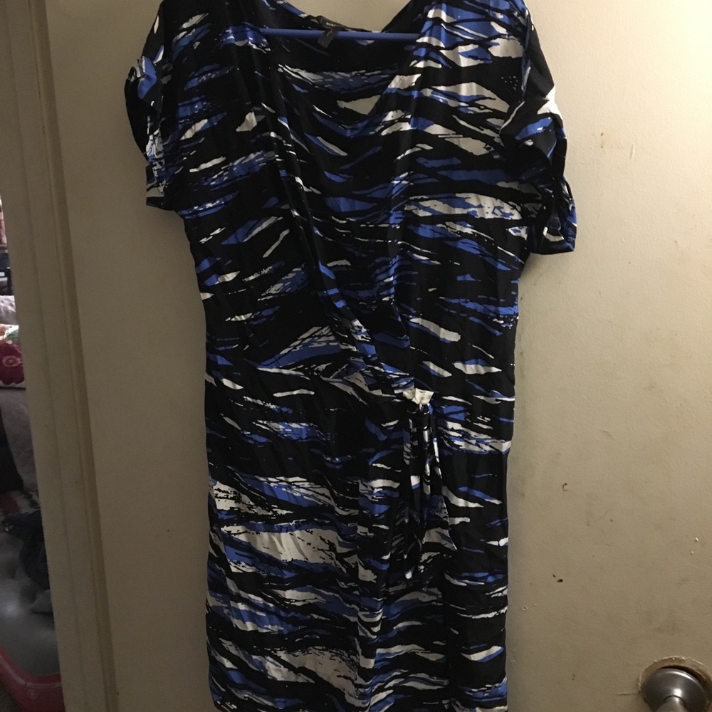 Dress - Picture 3 of 3
